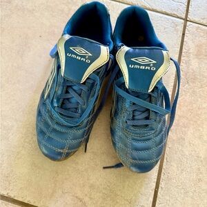 Umbro soccer cleats size 7.5 women blue and gray - used